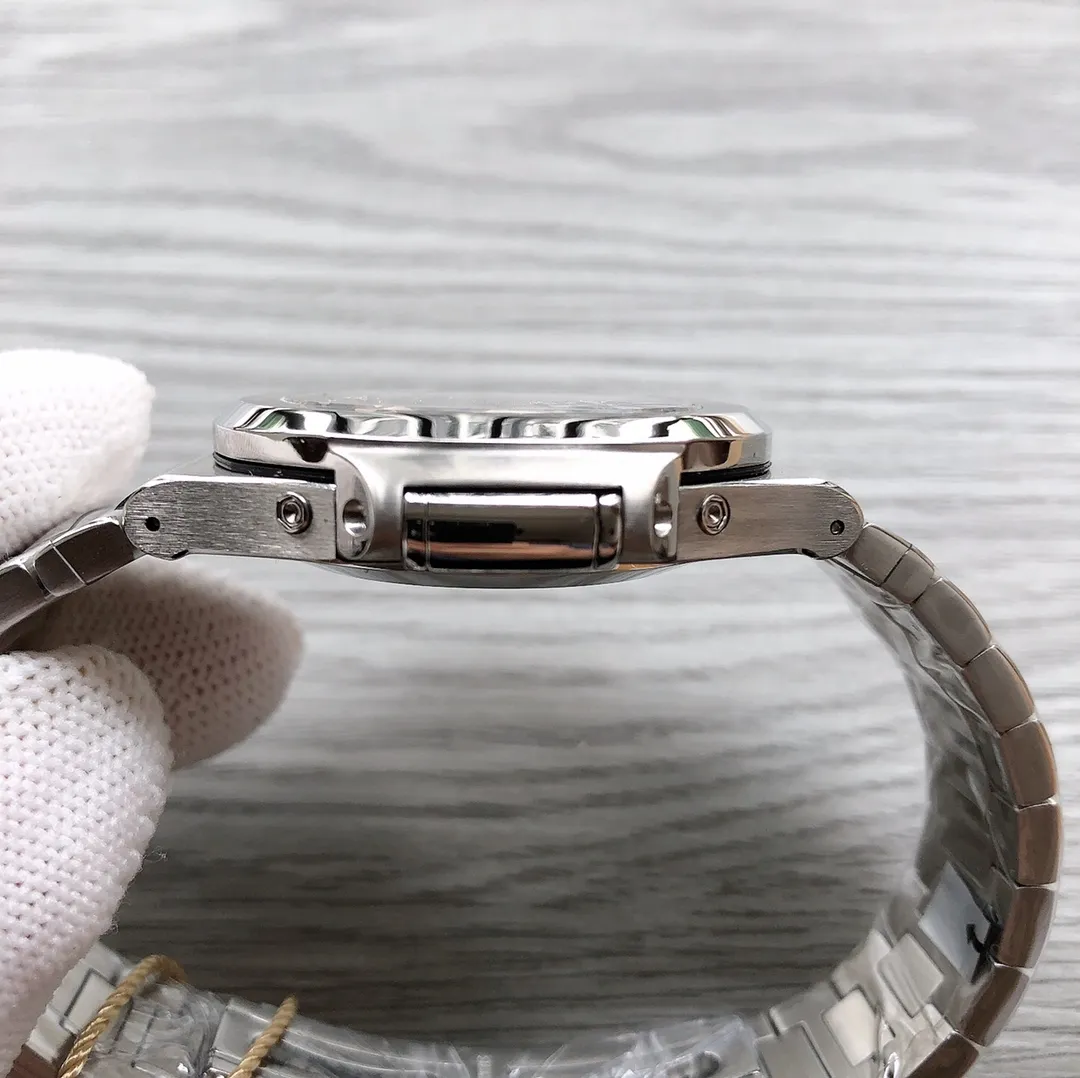 【Top Replica】💰6400! Patek Philippe -PATEK PHILPPE Sporty and elegant 5726/1A-010 🎮R40 Nautilus Annual Calendar Moon Phase Watch 5726 Series 1. PF factory disassembled the genuine watch and scanned the mold to open it The shell parts can be installed interchangeably with the genuine product. The structure of the watch case is the same as the genuine one. The holes on the shell are beveled. When the screws are turned in, they will move downwards to tighten the front cover. The three-layer waterproof ring screw-in crown makes the watch case super waterproof. 2. In the replica movement 3.0 era, the imported 9015 movement was used to modify the Cal. 324 S QA LU 24 H movement. There is no plywood on the movement. The movement is directly modified without increasing the thickness of the movement. The thickness of the entire watch is only 11mm (directly changing the movement requires ordering the movement in large quantities. The cost of ordering thousands at a time is huge. The non-market 2.0 plywood movement that sacrifices thickness can be compared) 🎮3. The steel band has good texture, can be bent flexibly, and is comfortable to wear. It does not have a deep bending range like some versions on the market. It cannot be worn on small wrists and the strap cannot be bent. The buckle is made of spring steel and has good elasticity. 4. Functions include three-hand time display, month and week calendar display, moon phase 24h display, the function is real and usable, the quick adjustment position of month and week is different from other versions on the market, and remains consistent with the original [PF] watch factory allows you to buy it at a fraction of the price! Enjoy the 95% authentic experience! 🎮Sanjie exquisitely recommends men’s Swiss fully automatic mechanical movement SJ carefully designed for you to take ultra-realistic photo shoots